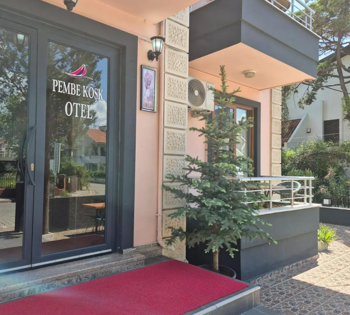 Pembe Koesk Otel Akçay