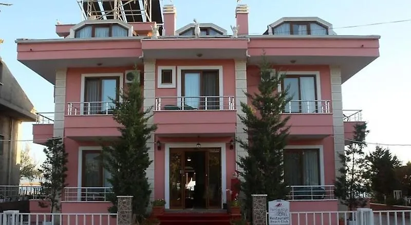 Pembe Koesk Otel Akcay